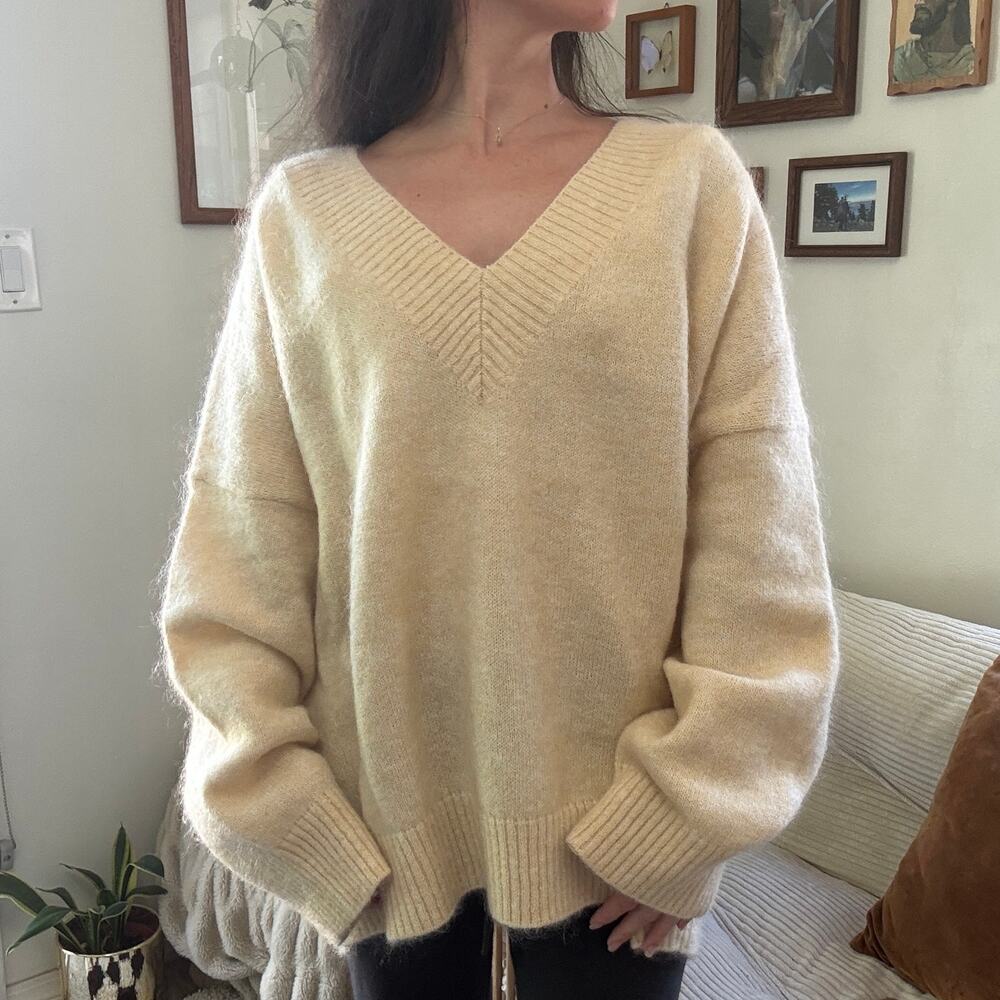 Mohair Wool Butter Cream Fuzzy Chunky Oversized V-neck Knit Sweater Size L